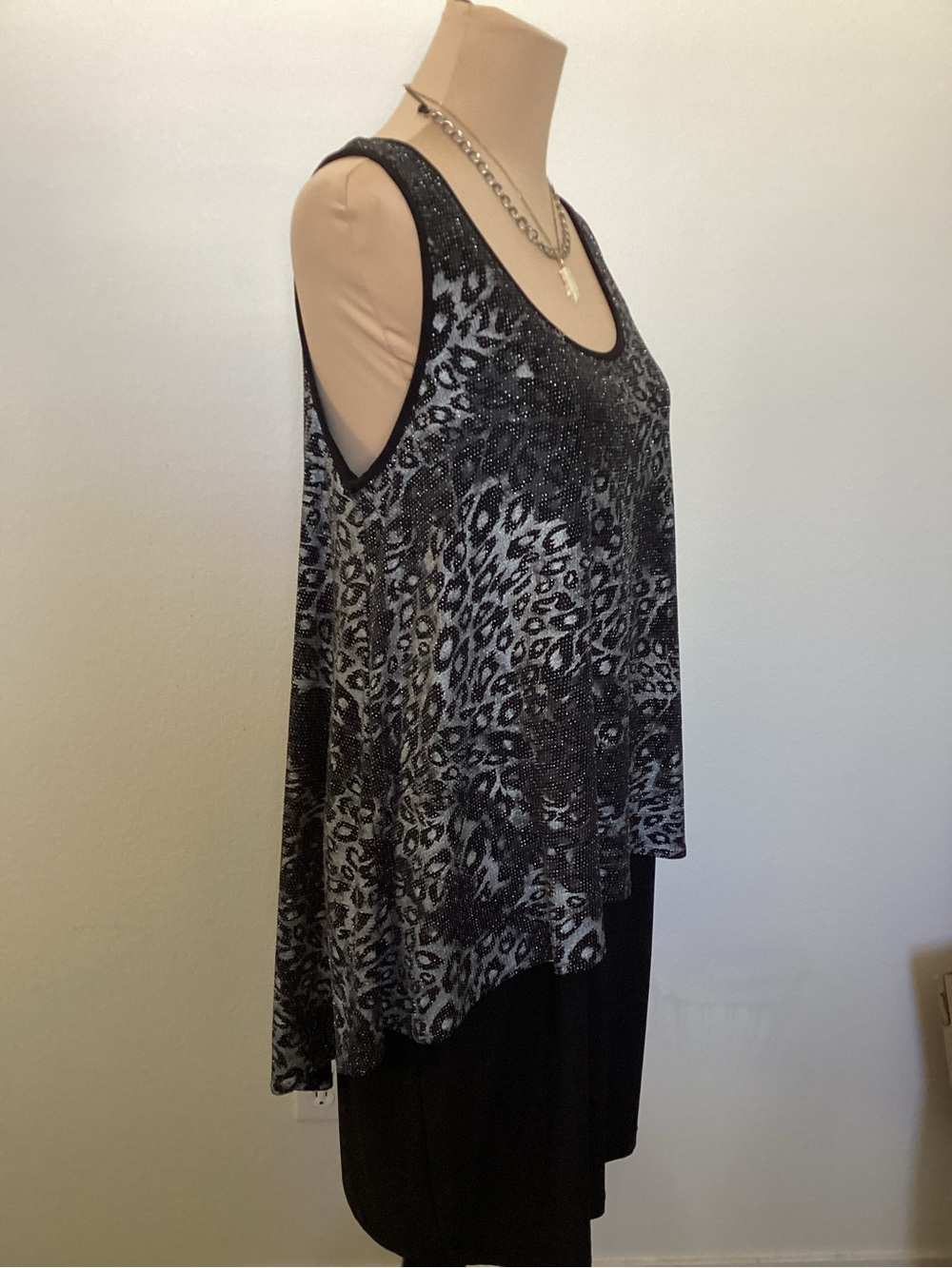 SLNY Black & Silver Leopard-Print Sleeveless Midi Dress